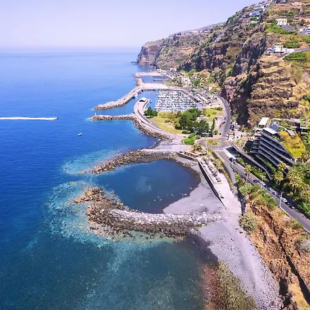 Πανσιόν In - Discover Magical Calheta *